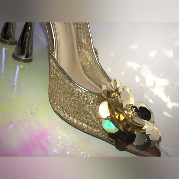 Betsey Johnson Gold Metallic Sequin Heels size 7M - Picture 13 of 16